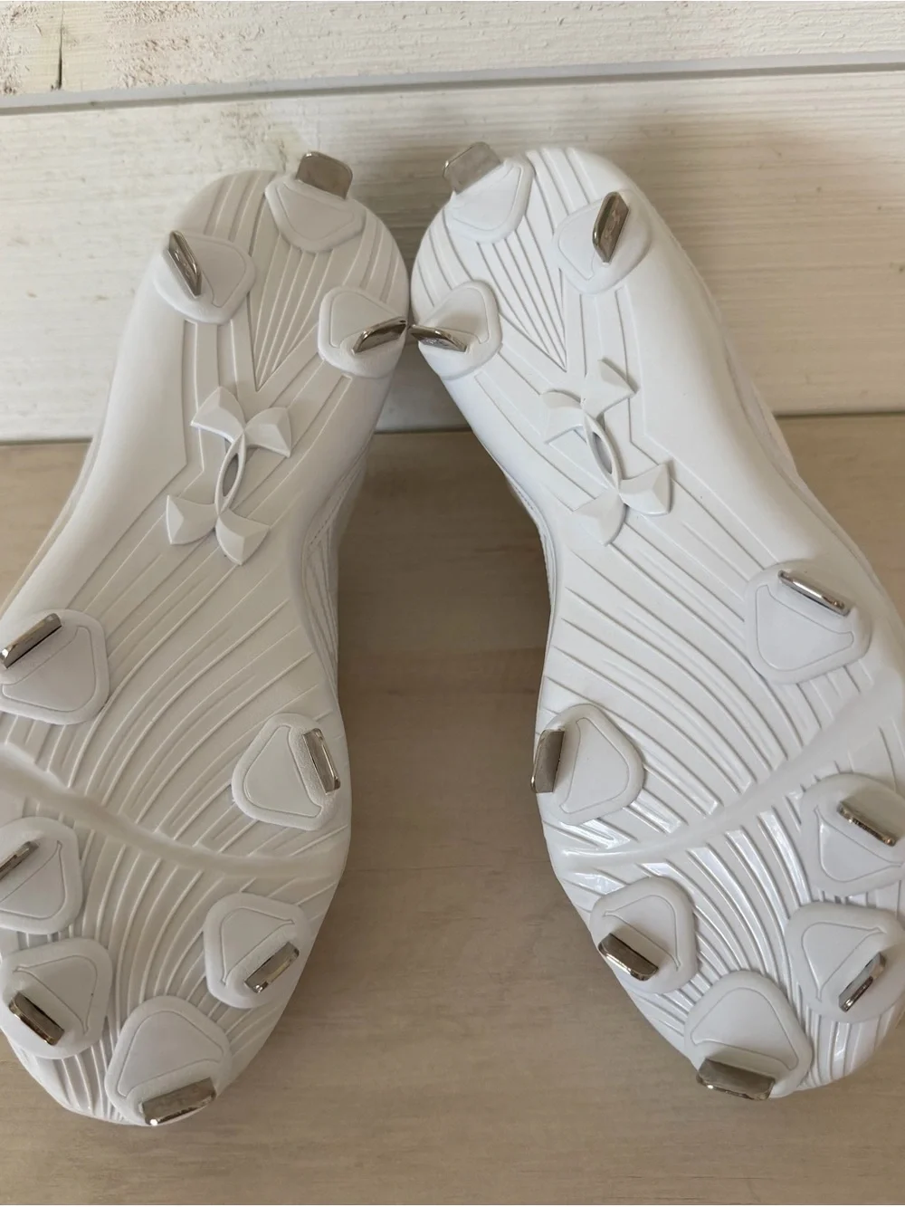 Under Armour UA W Glyde ST Womens 7.5 White Metal Softball Cleats 1297335-100